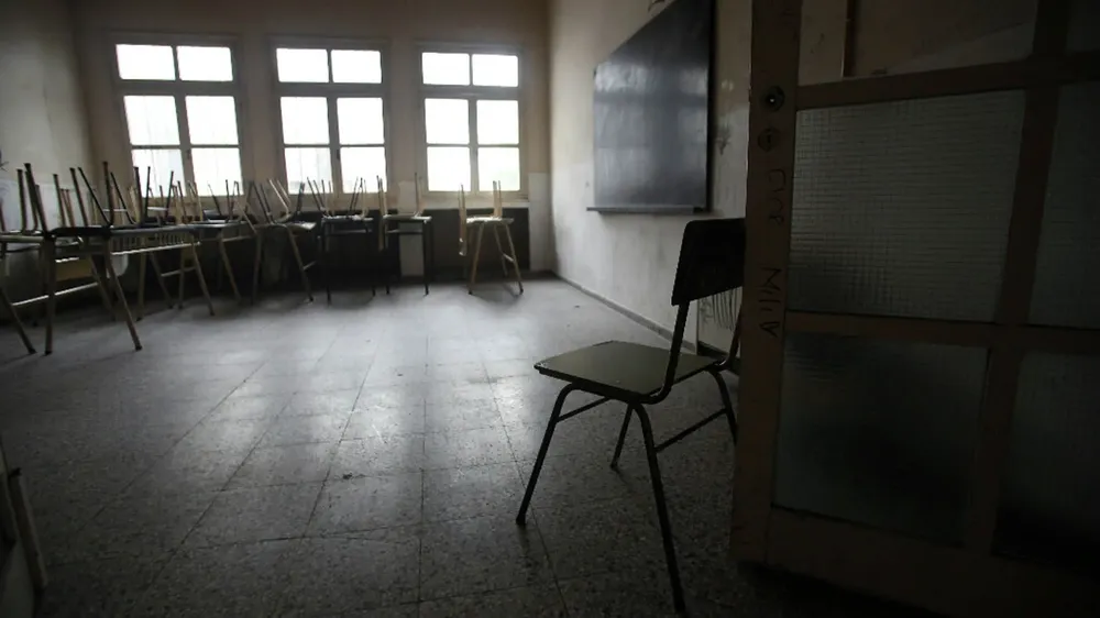 paro-docente-aula-vacia-1920-2