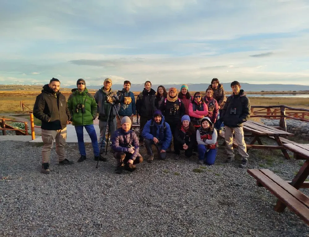 El día sábado 10 de mayo se celebró el Gran Día Mundial   (Global Big Day) de observación de Aves.   Desde temprano, los equipos de Laguna Nimez, Parque Nacional Los Glaciares, Club de Observadores de Aves de E