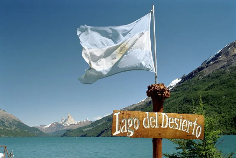 bandera lago el desierto