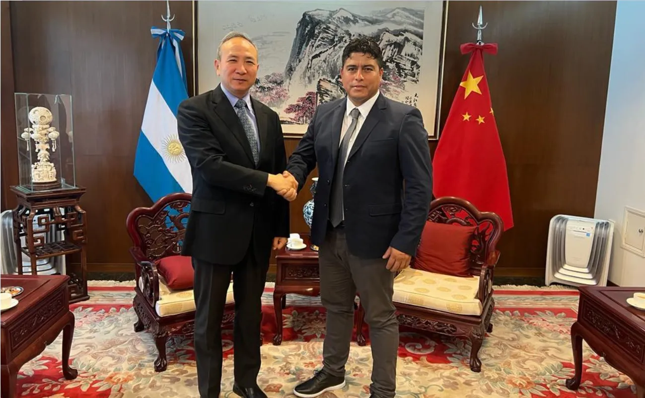 Vidal con embajador chino