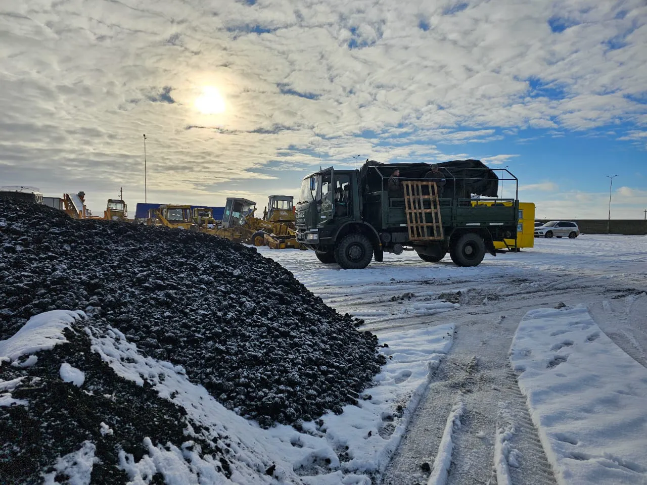Comienzan los traslados de carbón hacia Puerto Deseado debido a las bajas temperaturas (2)