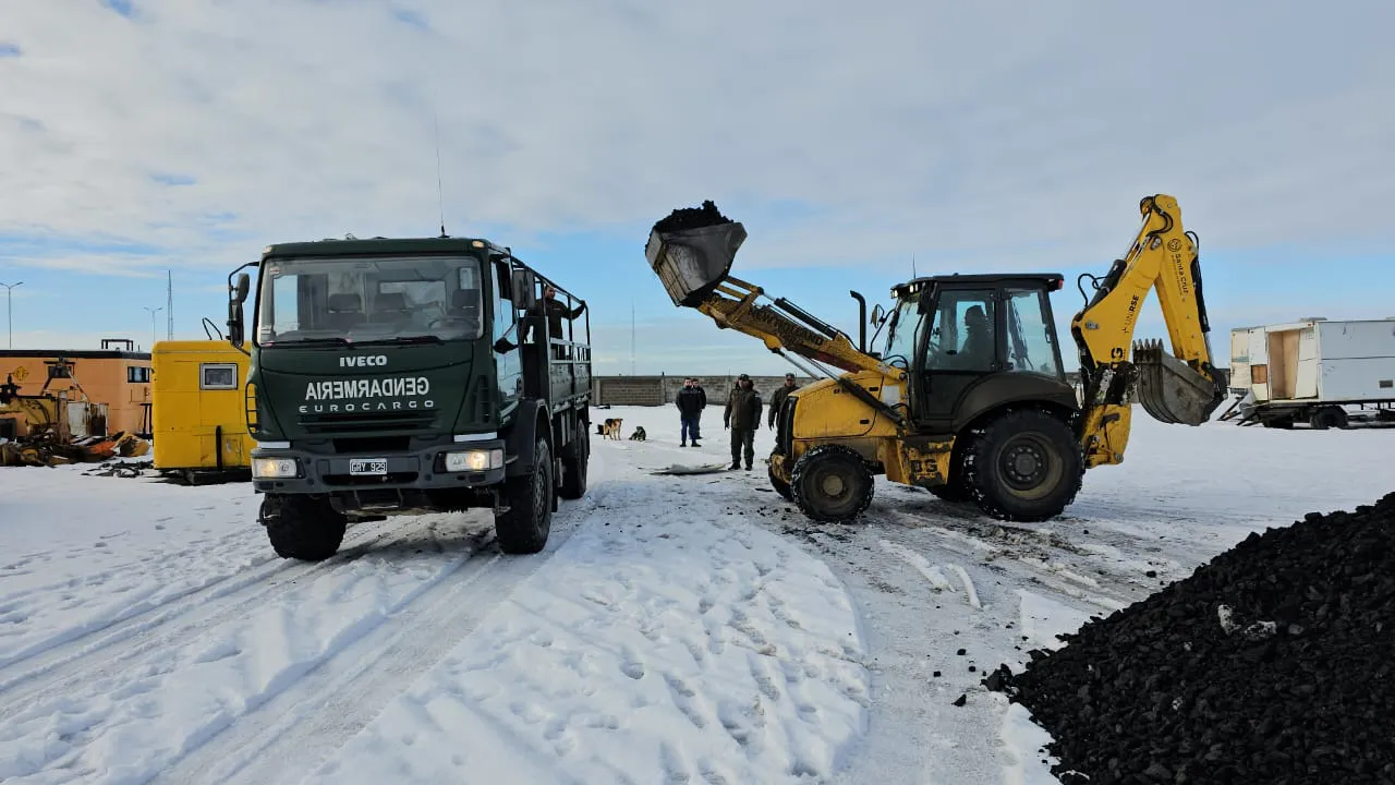 Comienzan los traslados de carbón hacia Puerto Deseado debido a las bajas temperaturas (1)