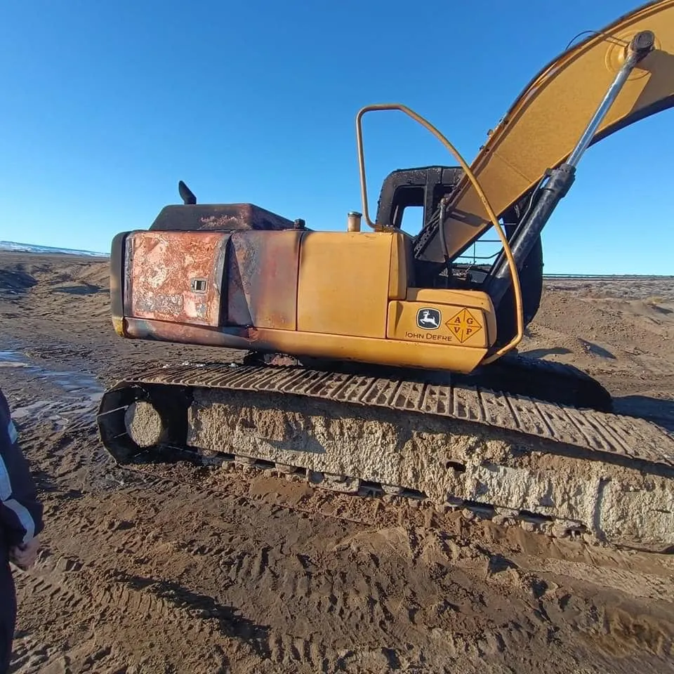 Queman maquina vialidad 1