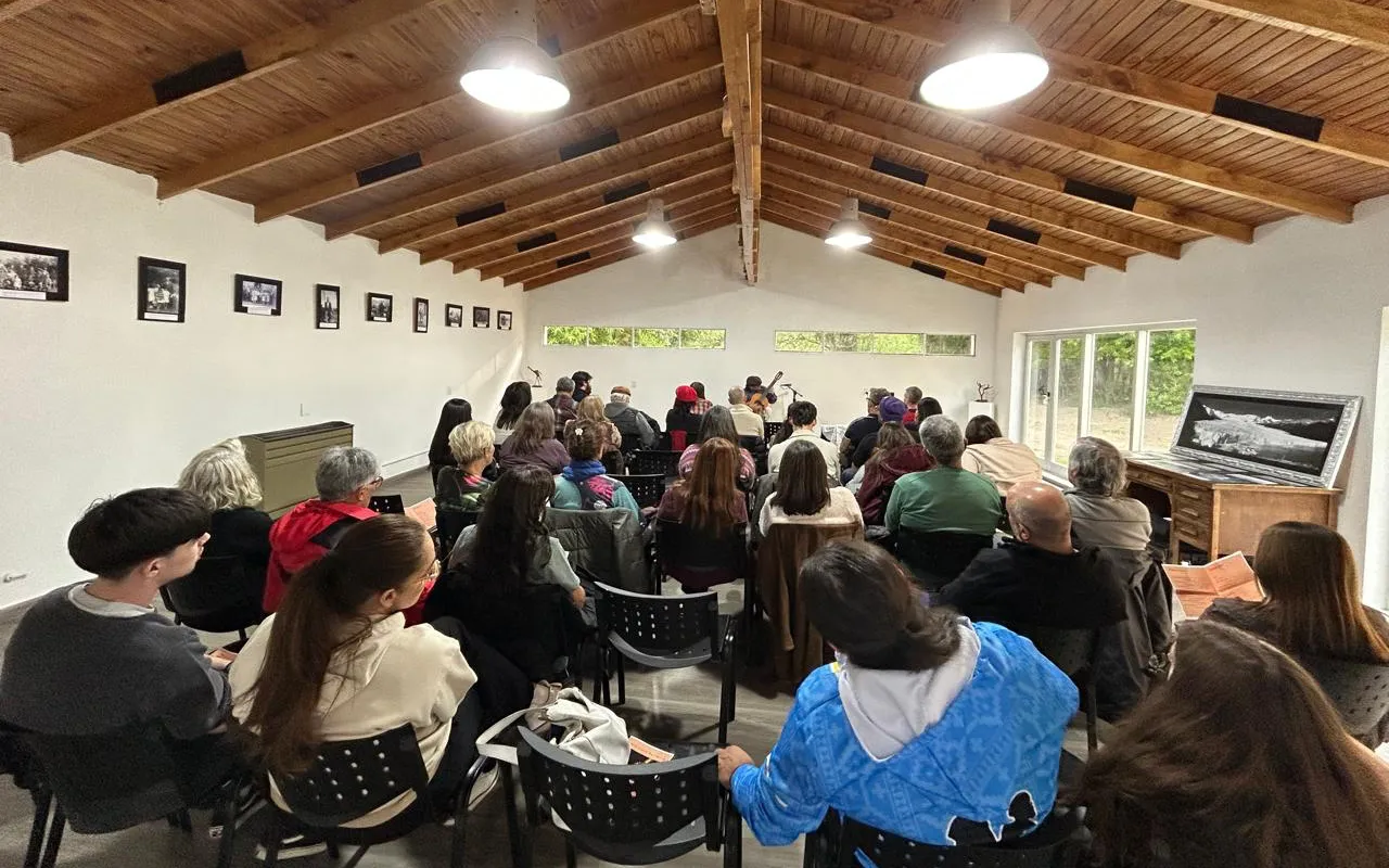 PHOTO-2025-12-14-21-00-44