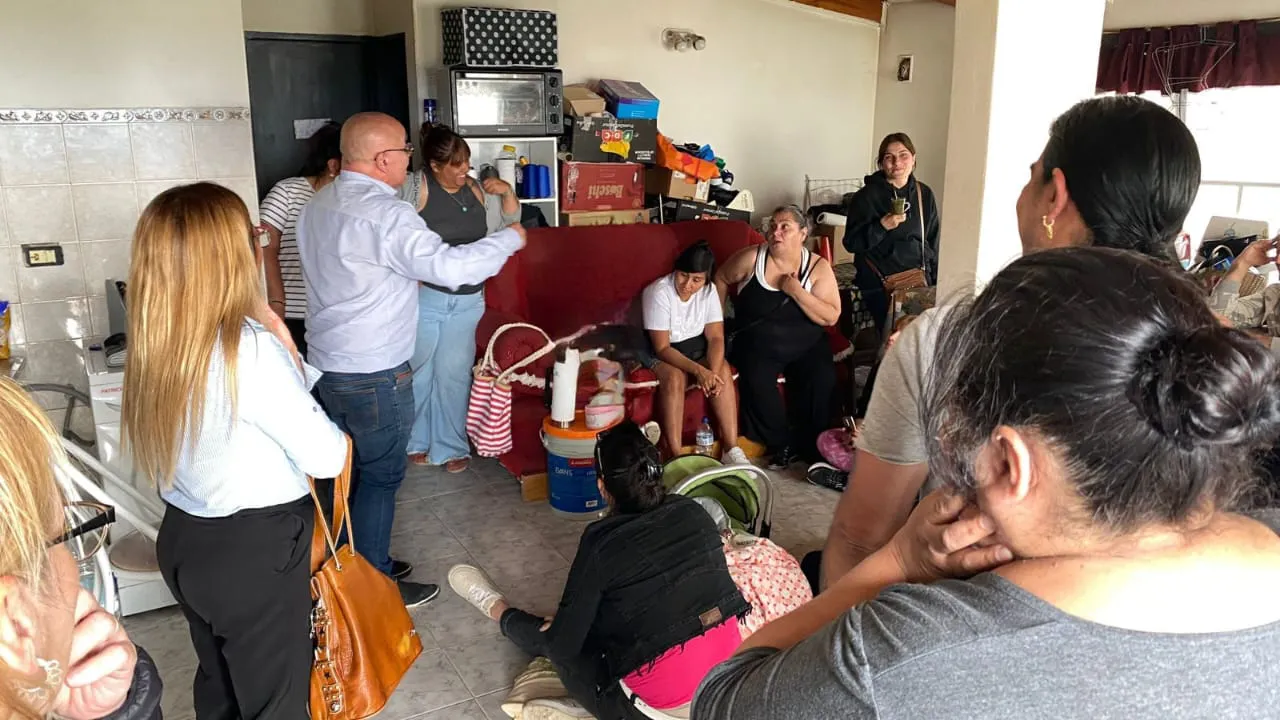 Trabajadora de Macro en El Calafate se reunieron con el Subsecreario del Sindicato de Empleados de Comercio Trabajadora de Macro en El Calafate se reunieron con el Subsecreario del Sindicato de Empleados de Comercio