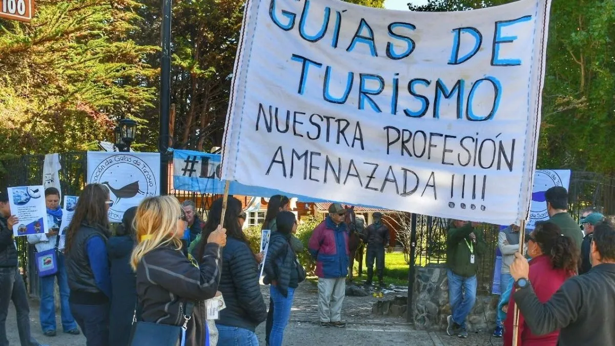 guias-turismo-parques-nacionales-javier-milei-desregulaconjpg