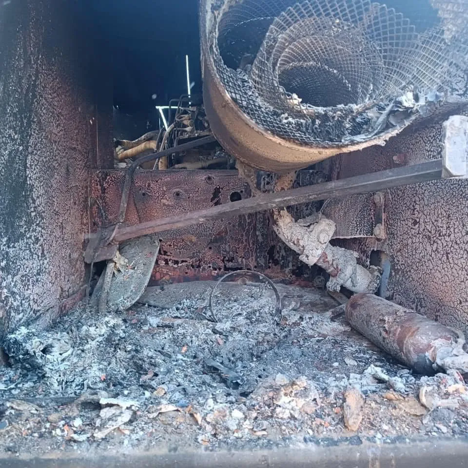 Queman maquina vialidad 6