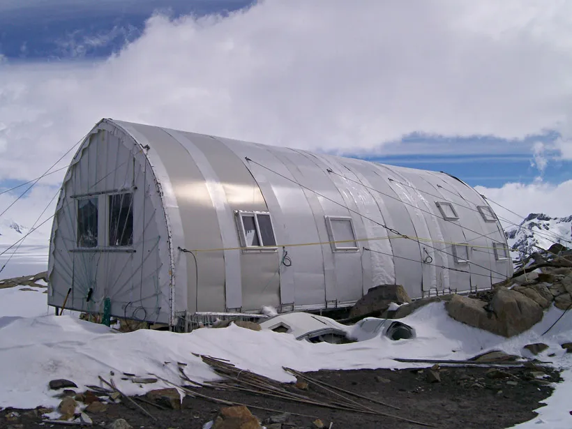 refugio gorra blanca