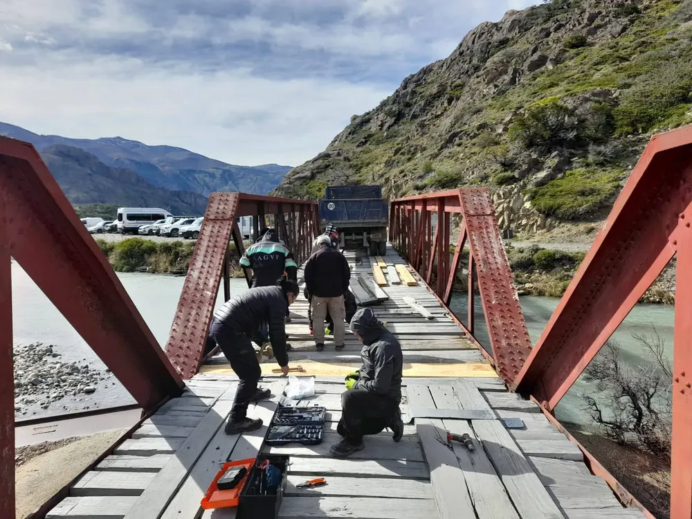 Puente rio eléctrico