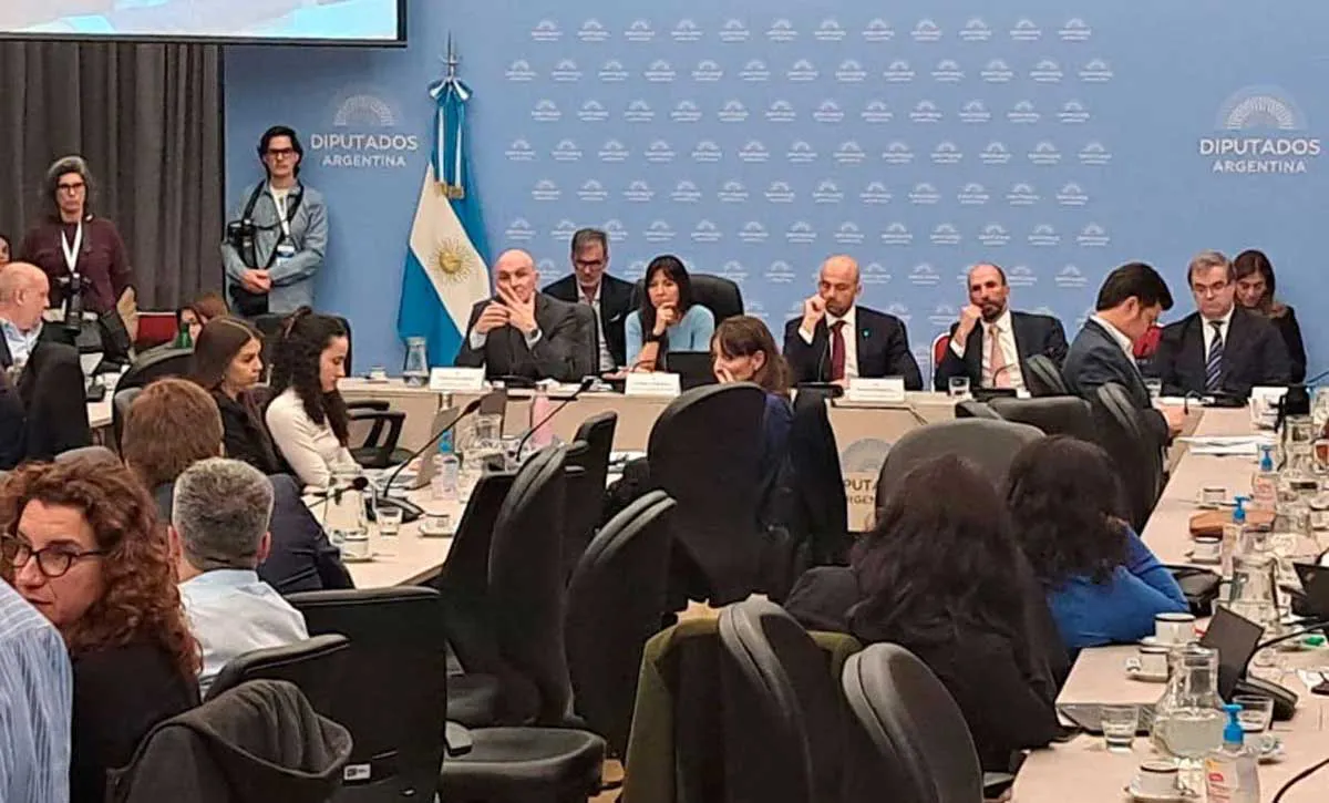 multimedia.normal.994d644ad74c9439.ZGlwdXRhZG9zLWFlcm9saW5lYV9ub3JtYWwud2VicA==